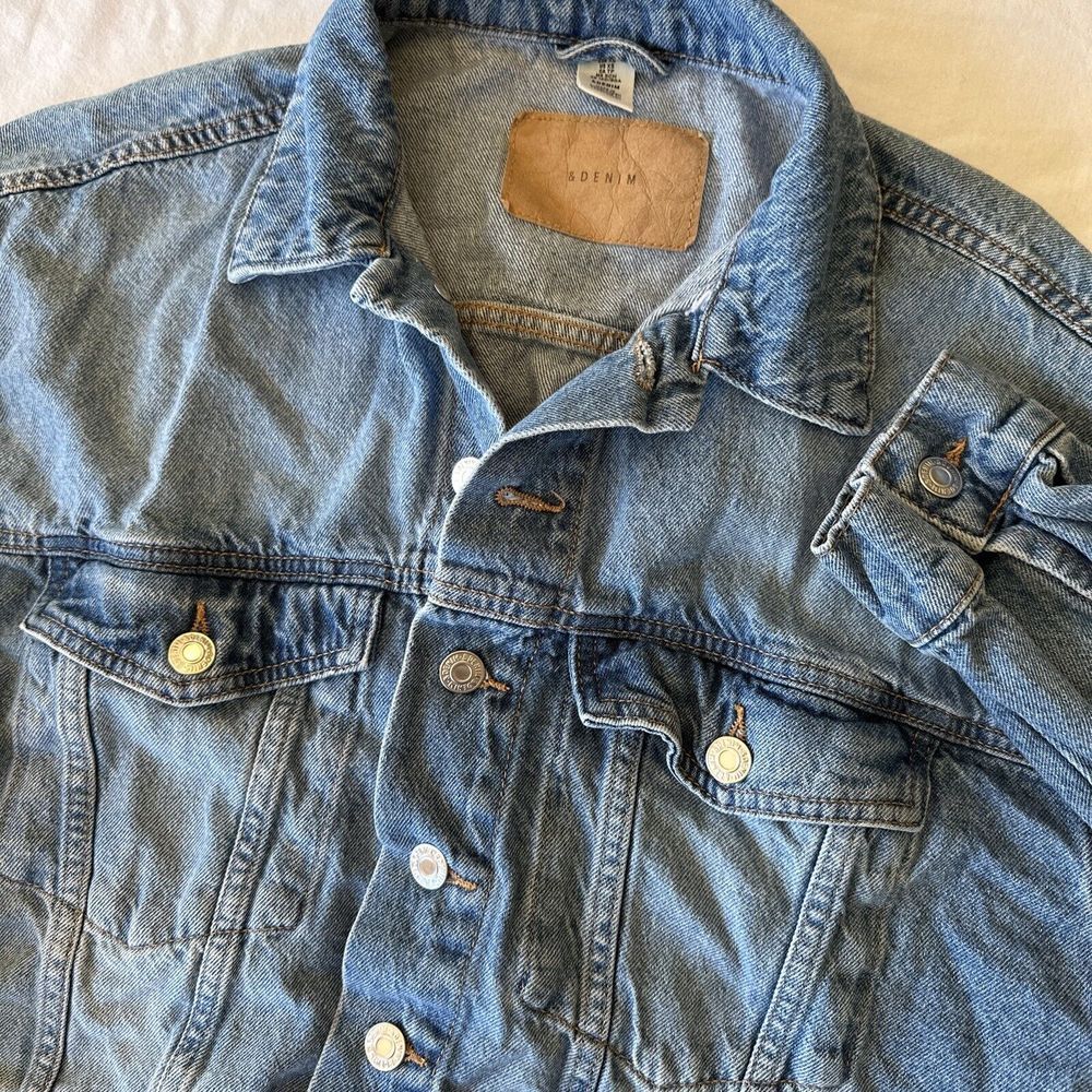 & Denim Women's XS Jean Jacket Cropped Medium Wash Button Classic Fit‎ J10